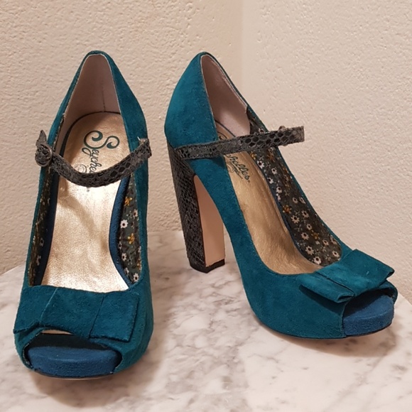 Seychelles Shoes - EUC Seychelles Suede and Snakeskin Heels